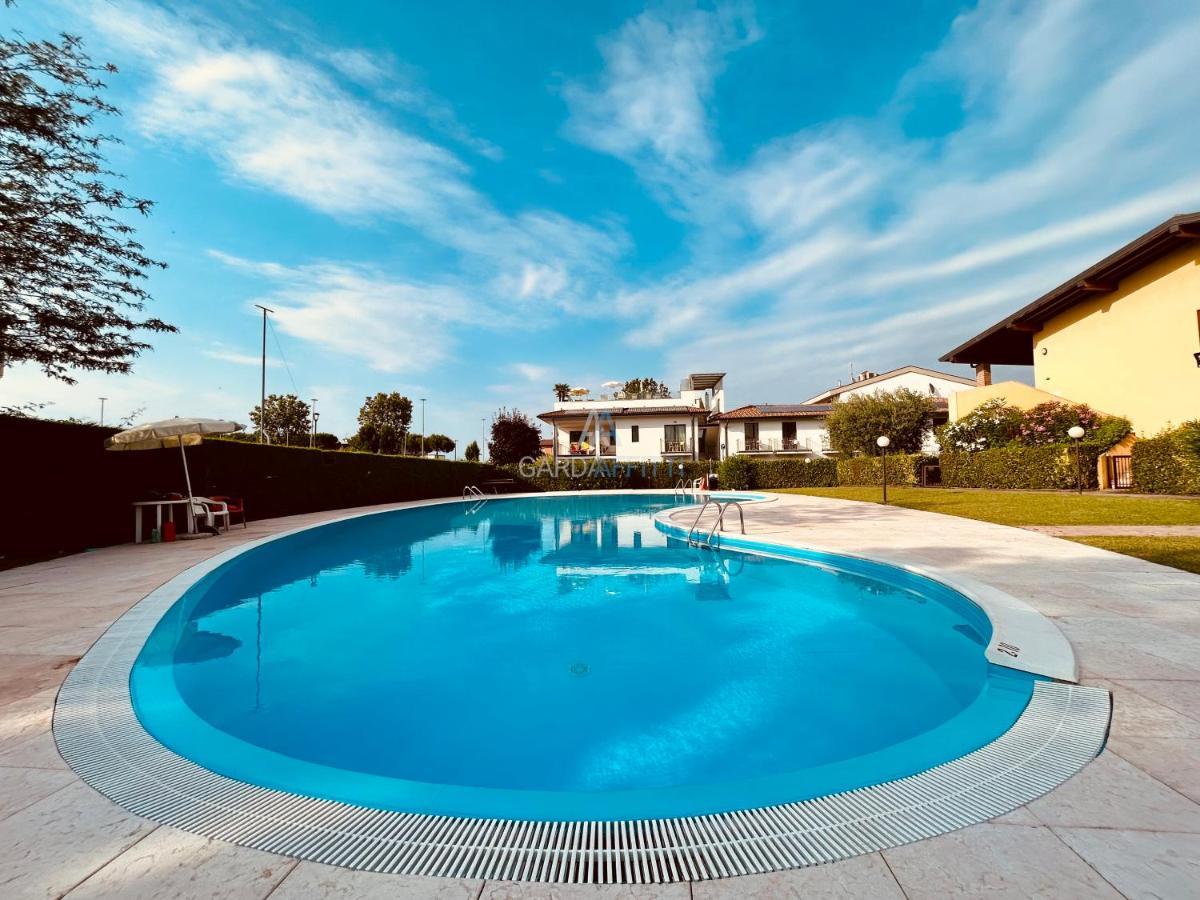 Artemide Apartment - A Soli 150M Dal Lago Di Garda Sirmione Eksteriør billede