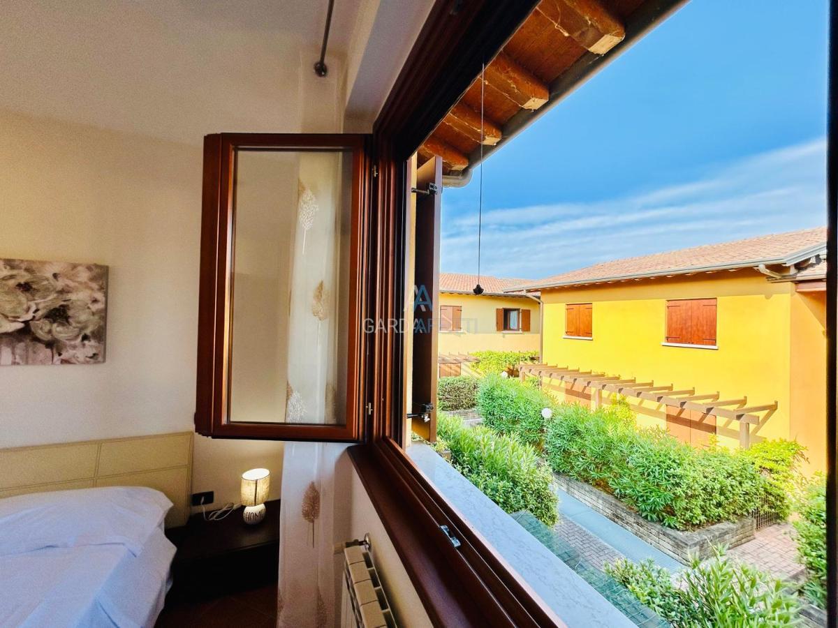 Artemide Apartment - A Soli 150M Dal Lago Di Garda Sirmione Eksteriør billede