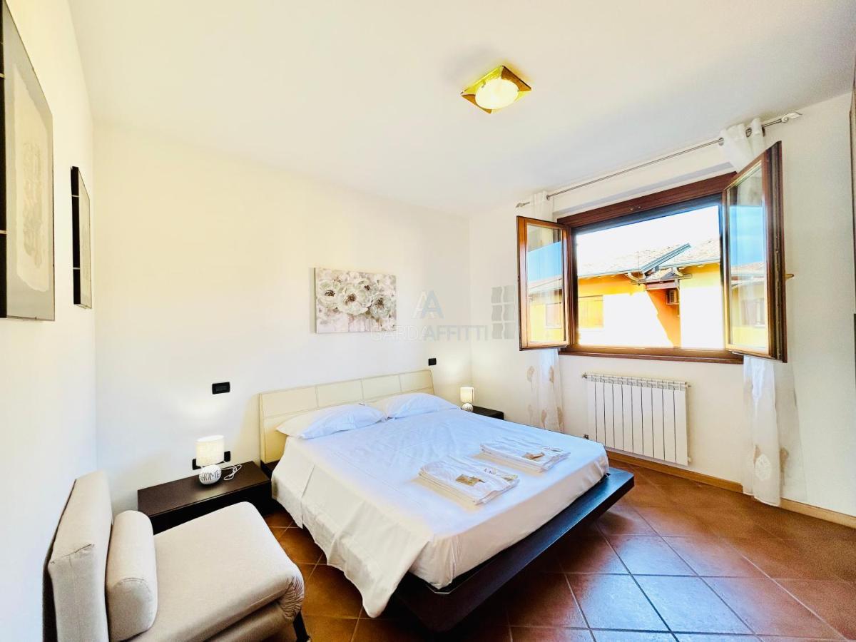 Artemide Apartment - A Soli 150M Dal Lago Di Garda Sirmione Eksteriør billede