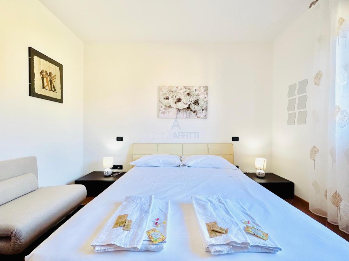 Artemide Apartment - A Soli 150M Dal Lago Di Garda Sirmione Eksteriør billede