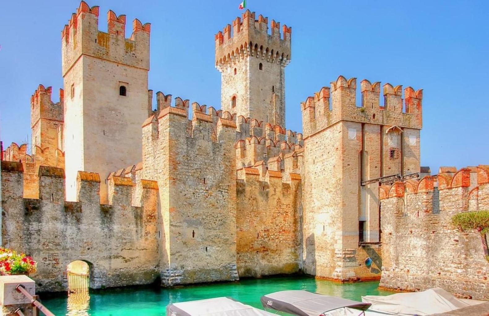Artemide Apartment - A Soli 150M Dal Lago Di Garda Sirmione Eksteriør billede