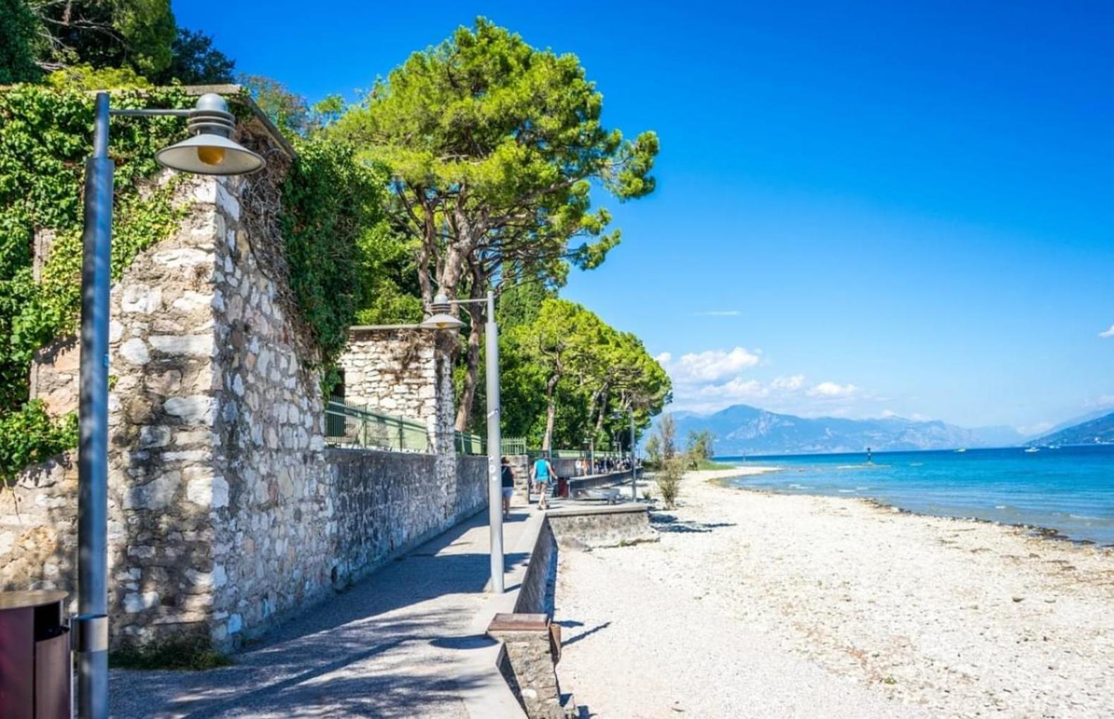 Artemide Apartment - A Soli 150M Dal Lago Di Garda Sirmione Eksteriør billede
