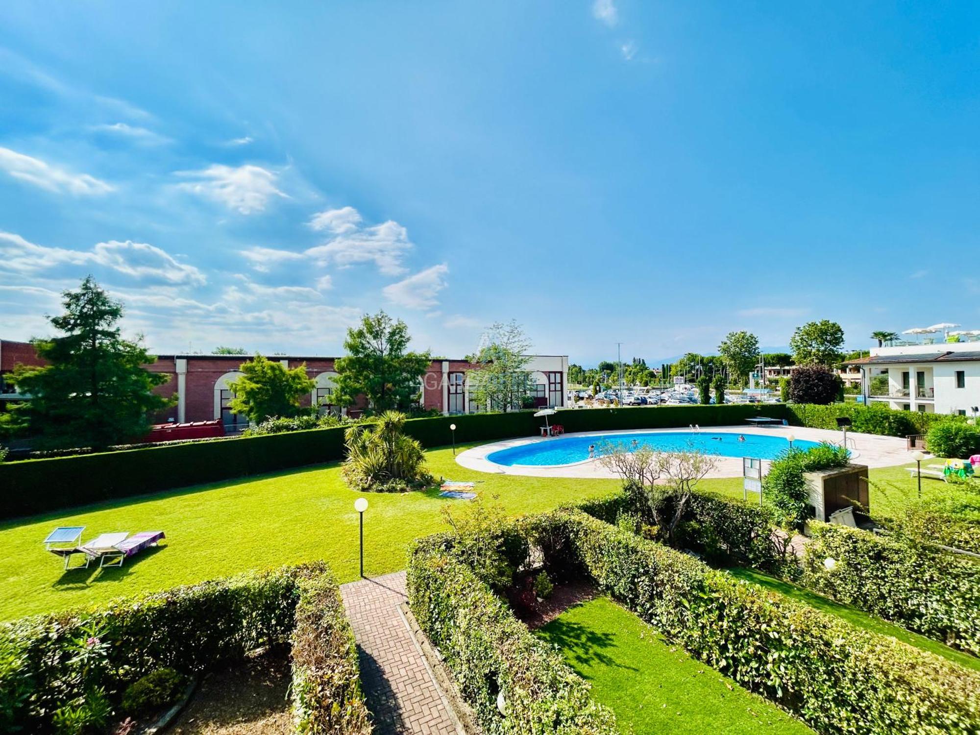 Artemide Apartment - A Soli 150M Dal Lago Di Garda Sirmione Eksteriør billede