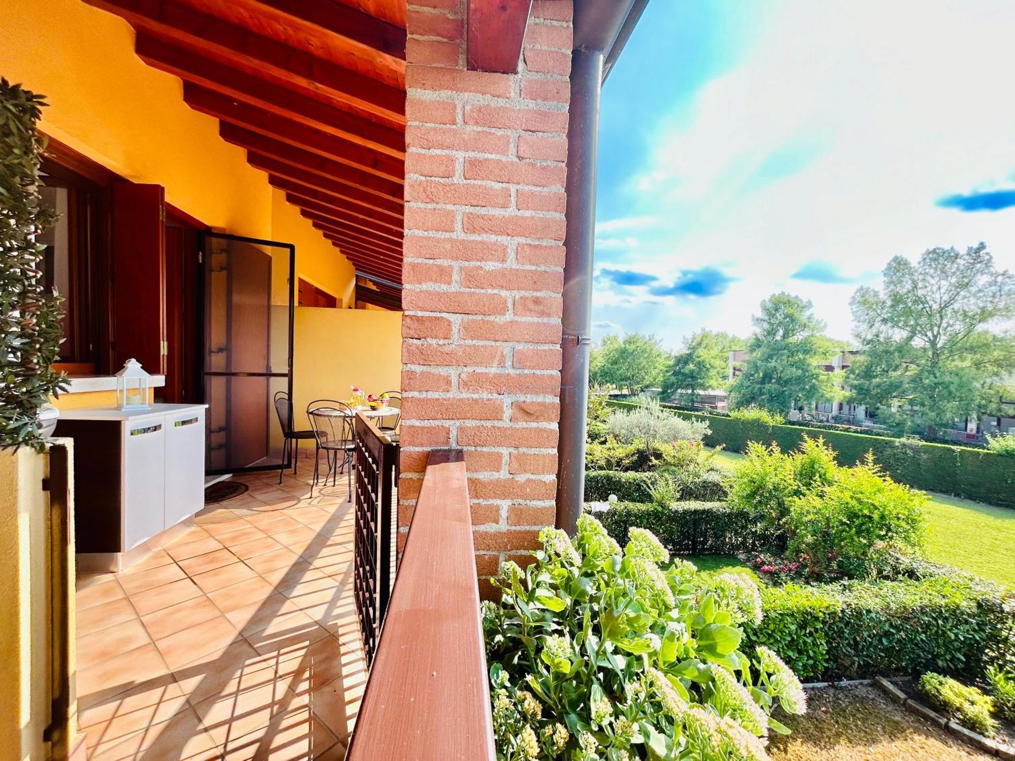 Artemide Apartment - A Soli 150M Dal Lago Di Garda Sirmione Eksteriør billede