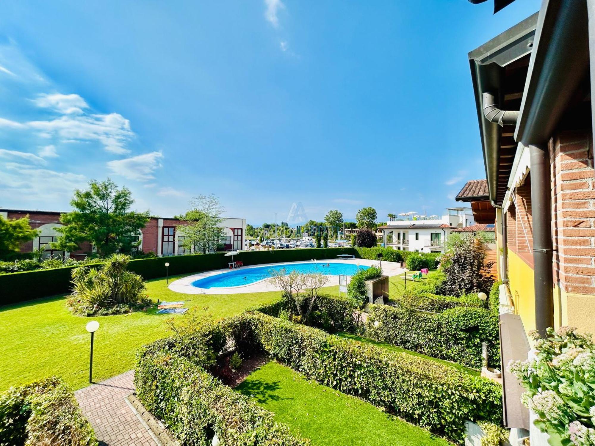 Artemide Apartment - A Soli 150M Dal Lago Di Garda Sirmione Eksteriør billede