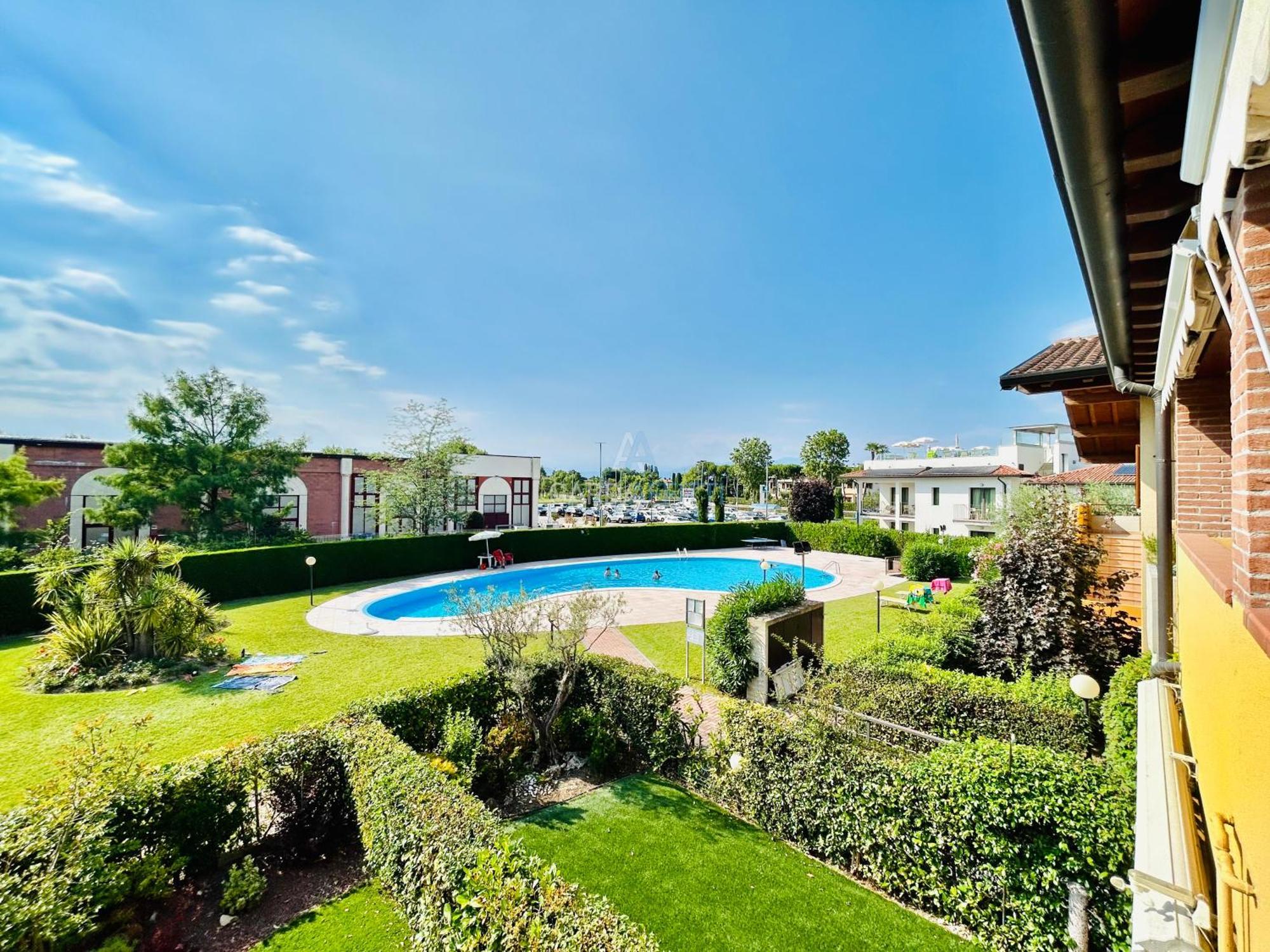 Artemide Apartment - A Soli 150M Dal Lago Di Garda Sirmione Eksteriør billede