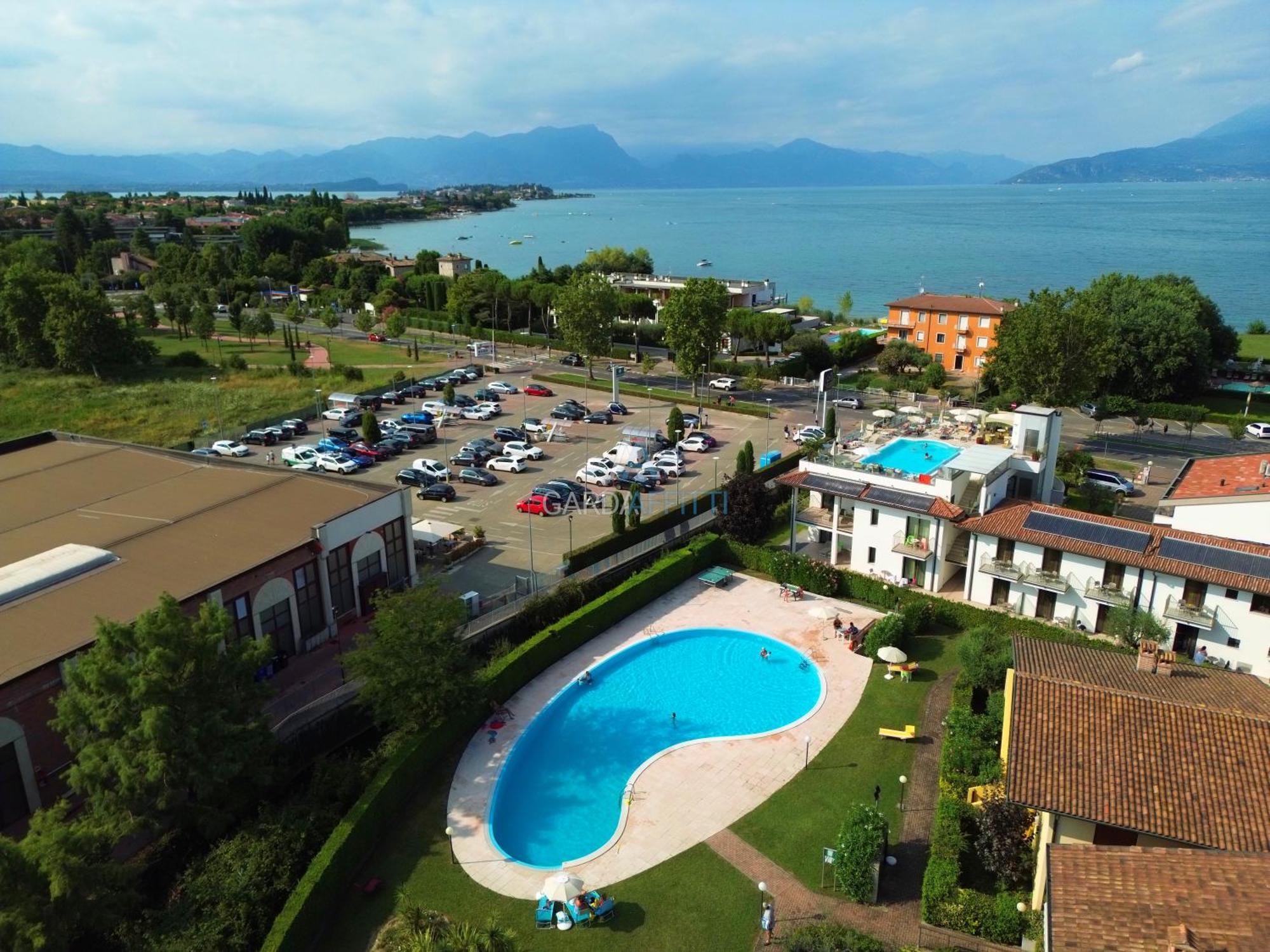 Artemide Apartment - A Soli 150M Dal Lago Di Garda Sirmione Eksteriør billede